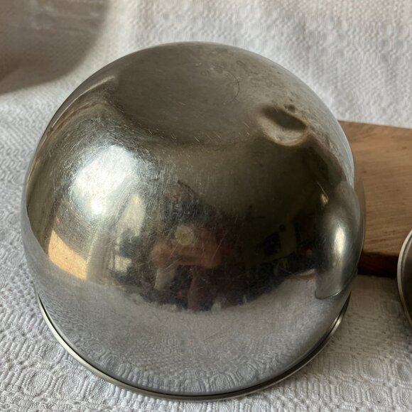 REVERE WARE Stainless Steel Mixing Bowls Set of 2 Vintage 7 1/2 in & 6 1/2 in - Picture 5 of 9